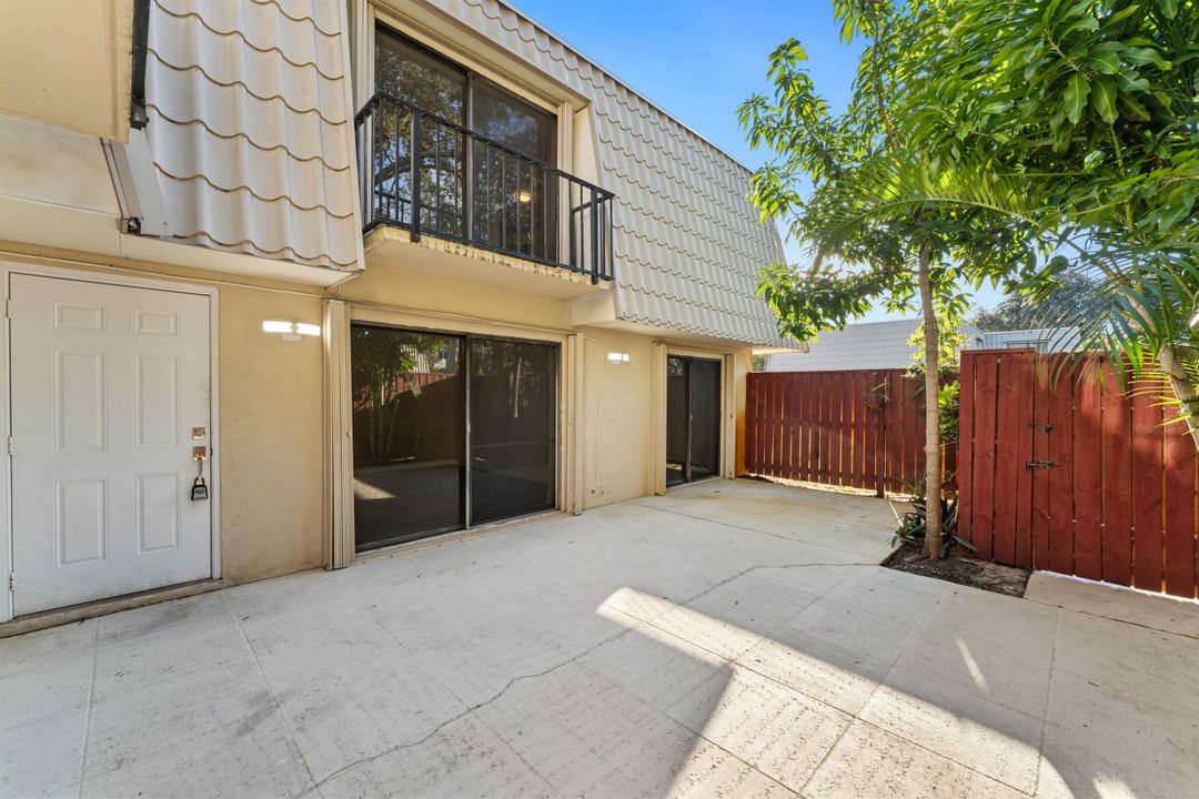 For Rent: $2,800 (3 beds, 2 baths, 1572 Square Feet)