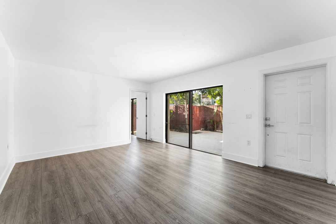 For Rent: $2,800 (3 beds, 2 baths, 1572 Square Feet)