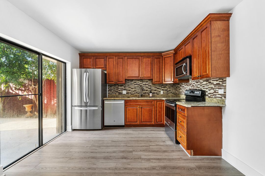 For Rent: $2,800 (3 beds, 2 baths, 1572 Square Feet)