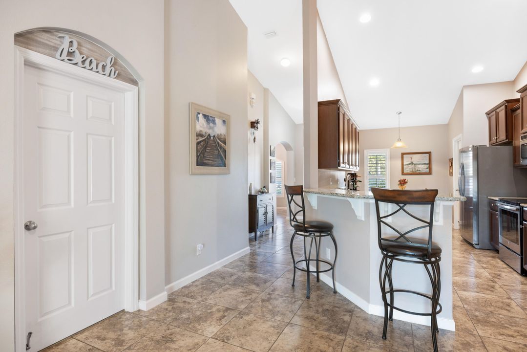 Под контрактом: $455,000 (3 спален, 2 ванн, 1555 Квадратных фут)