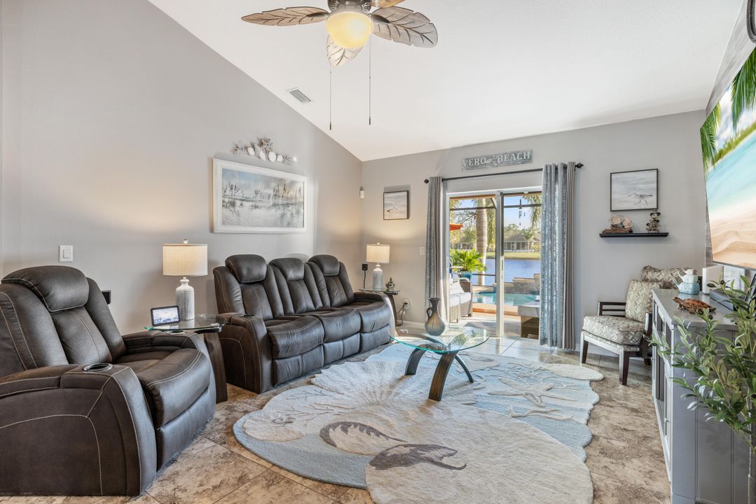 Под контрактом: $455,000 (3 спален, 2 ванн, 1555 Квадратных фут)