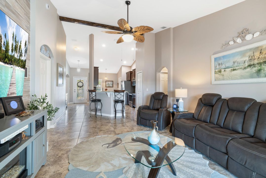 Под контрактом: $455,000 (3 спален, 2 ванн, 1555 Квадратных фут)