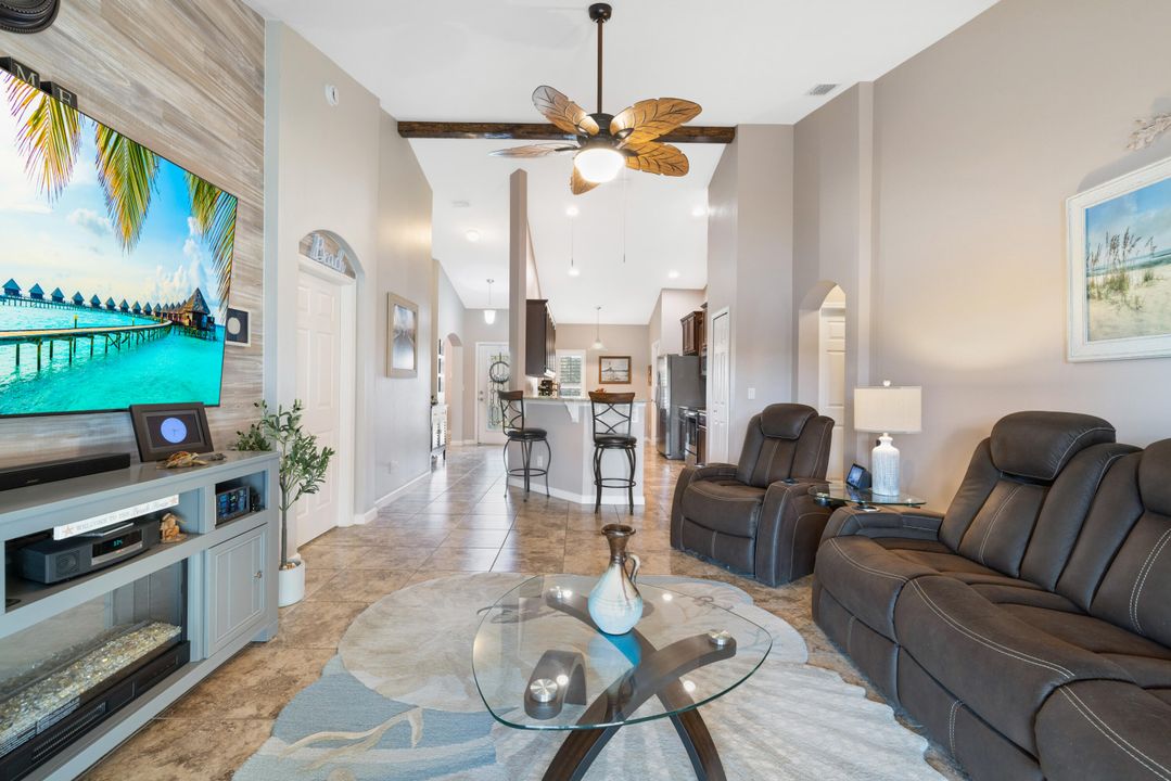 Под контрактом: $455,000 (3 спален, 2 ванн, 1555 Квадратных фут)