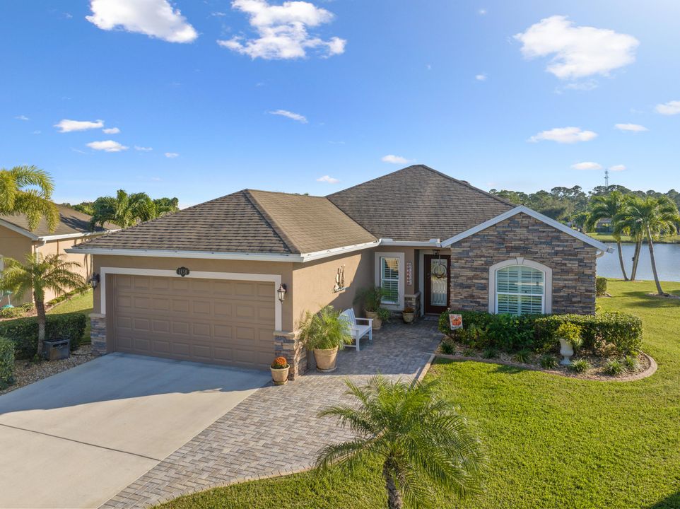 Под контрактом: $455,000 (3 спален, 2 ванн, 1555 Квадратных фут)