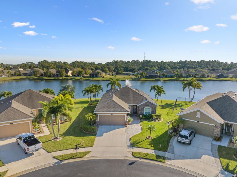 Под контрактом: $455,000 (3 спален, 2 ванн, 1555 Квадратных фут)