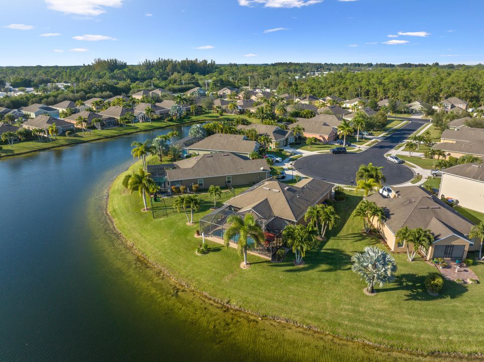 Под контрактом: $455,000 (3 спален, 2 ванн, 1555 Квадратных фут)