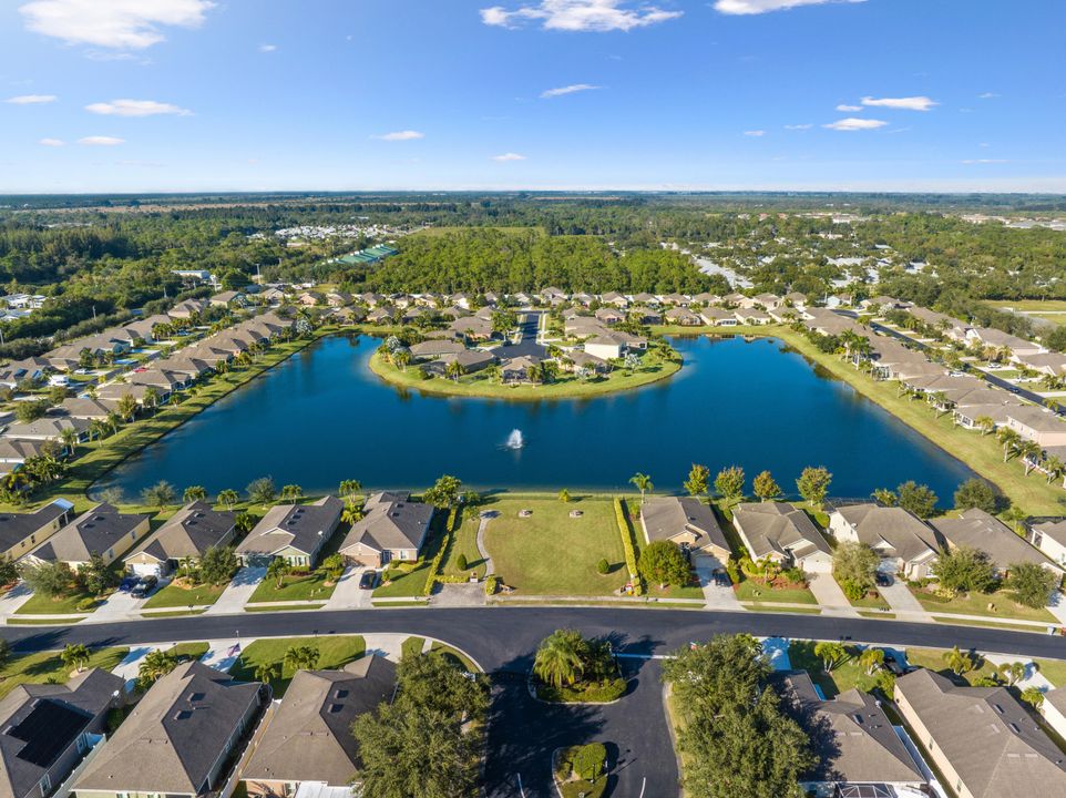 Под контрактом: $455,000 (3 спален, 2 ванн, 1555 Квадратных фут)