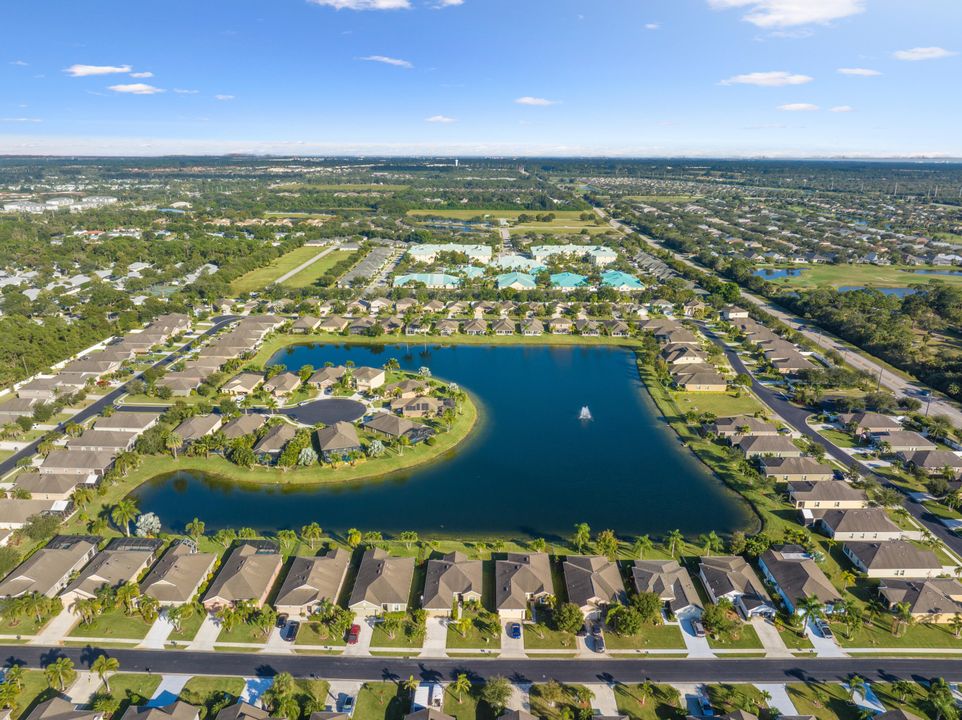 Под контрактом: $455,000 (3 спален, 2 ванн, 1555 Квадратных фут)