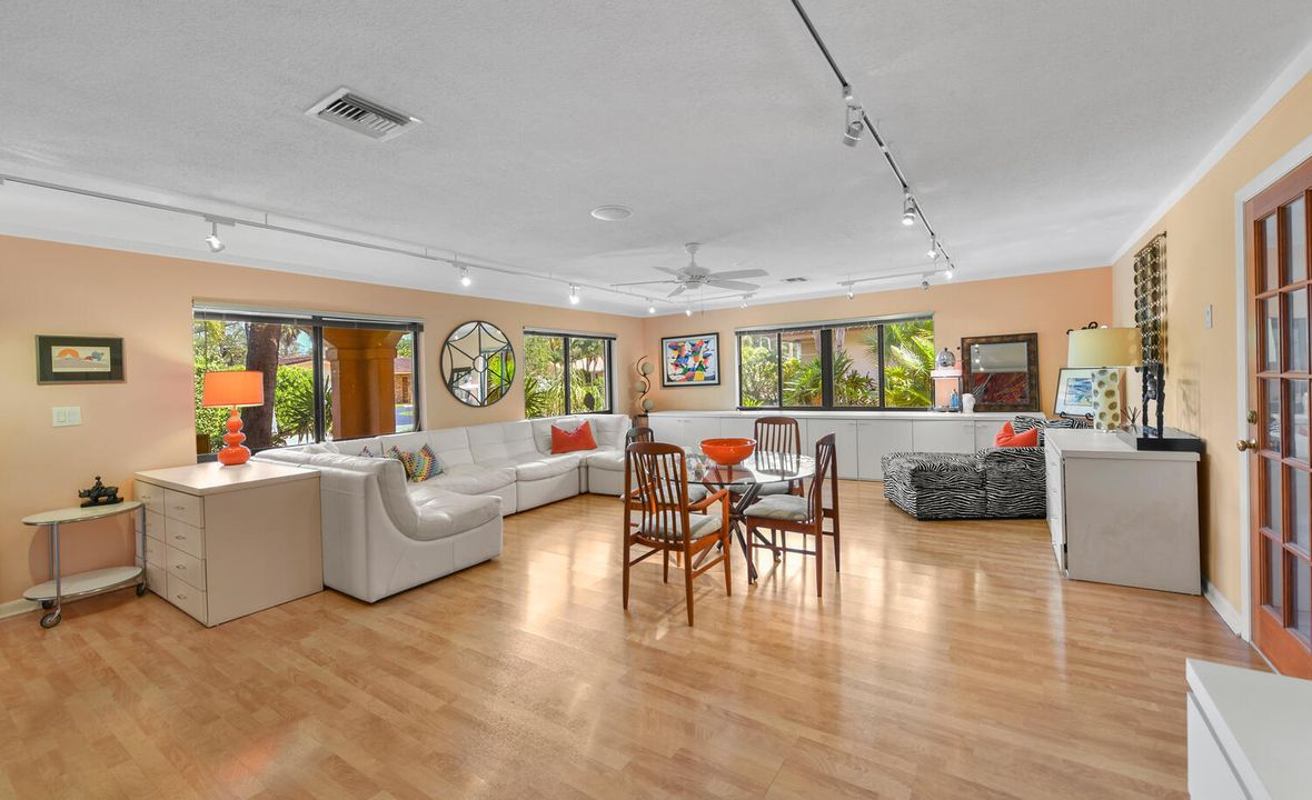 For Sale: $1,030,000 (3 beds, 2 baths, 1863 Square Feet)