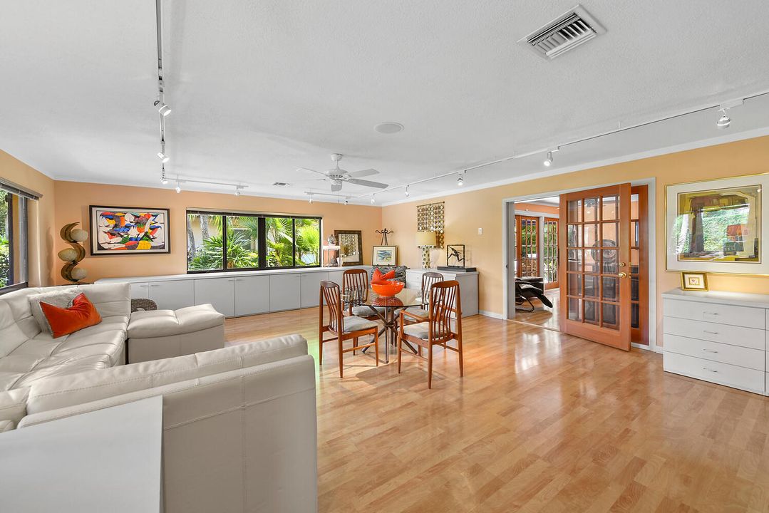 For Sale: $1,030,000 (3 beds, 2 baths, 1863 Square Feet)