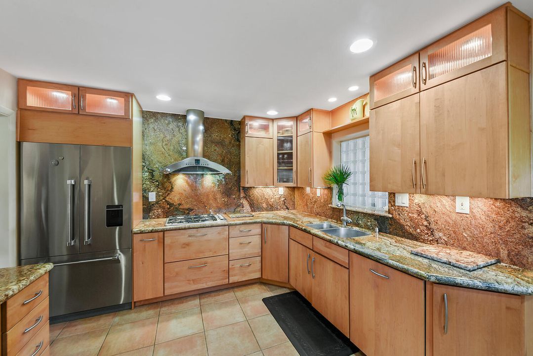 For Sale: $1,030,000 (3 beds, 2 baths, 1863 Square Feet)