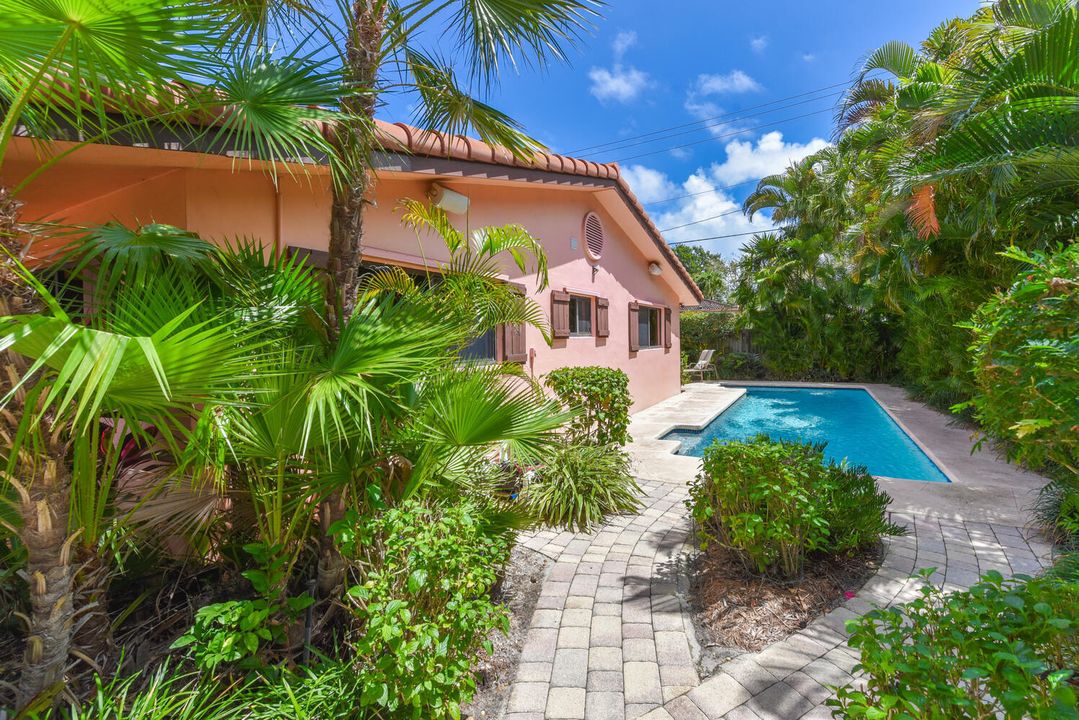 For Sale: $1,030,000 (3 beds, 2 baths, 1863 Square Feet)