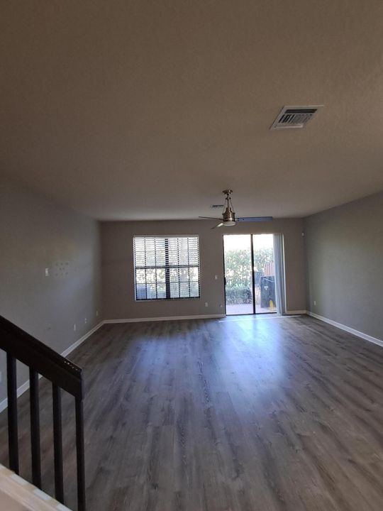 For Rent: $2,900 (3 beds, 2 baths, 1983 Square Feet)