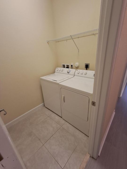 For Rent: $2,900 (3 beds, 2 baths, 1983 Square Feet)