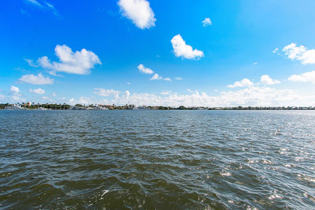 На продажу: $1,150,000 (2 спален, 2 ванн, 1247 Квадратных фут)