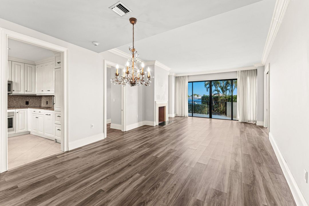 На продажу: $1,150,000 (2 спален, 2 ванн, 1247 Квадратных фут)