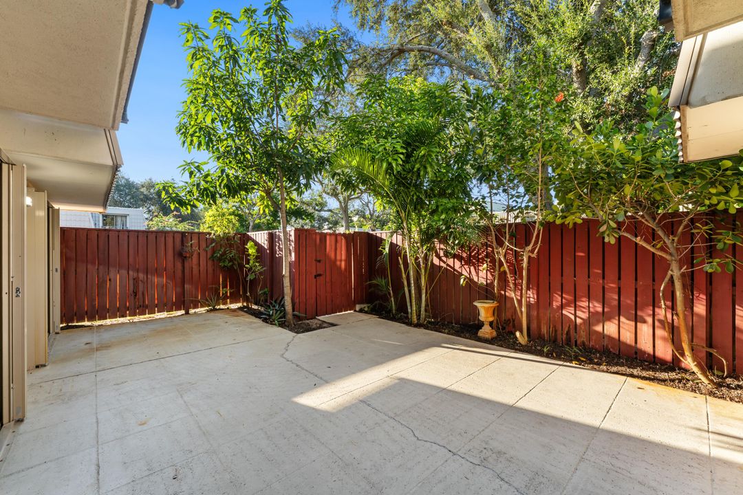 For Rent: $2,800 (3 beds, 2 baths, 1572 Square Feet)