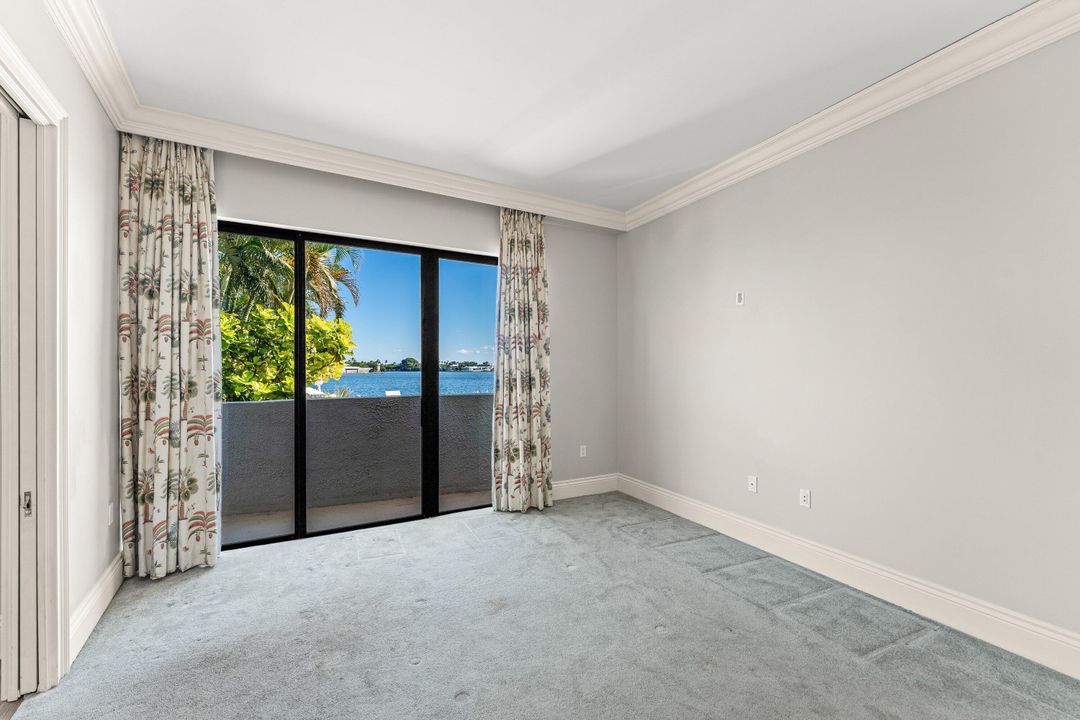 На продажу: $1,150,000 (2 спален, 2 ванн, 1247 Квадратных фут)