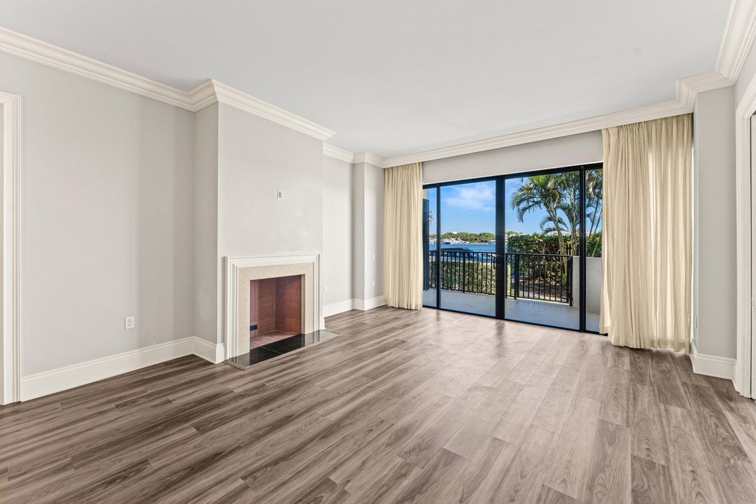 На продажу: $1,150,000 (2 спален, 2 ванн, 1247 Квадратных фут)