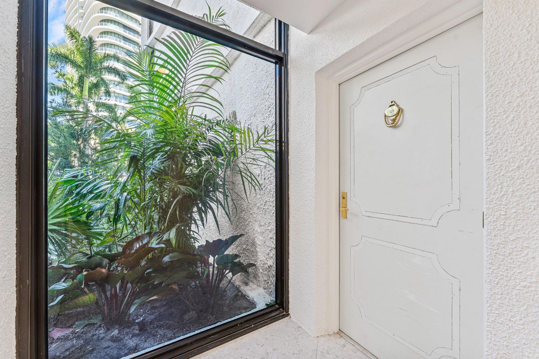 На продажу: $1,150,000 (2 спален, 2 ванн, 1247 Квадратных фут)