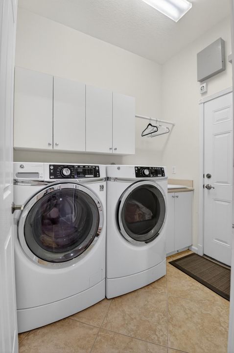 For Sale: $524,500 (3 beds, 2 baths, 2078 Square Feet)