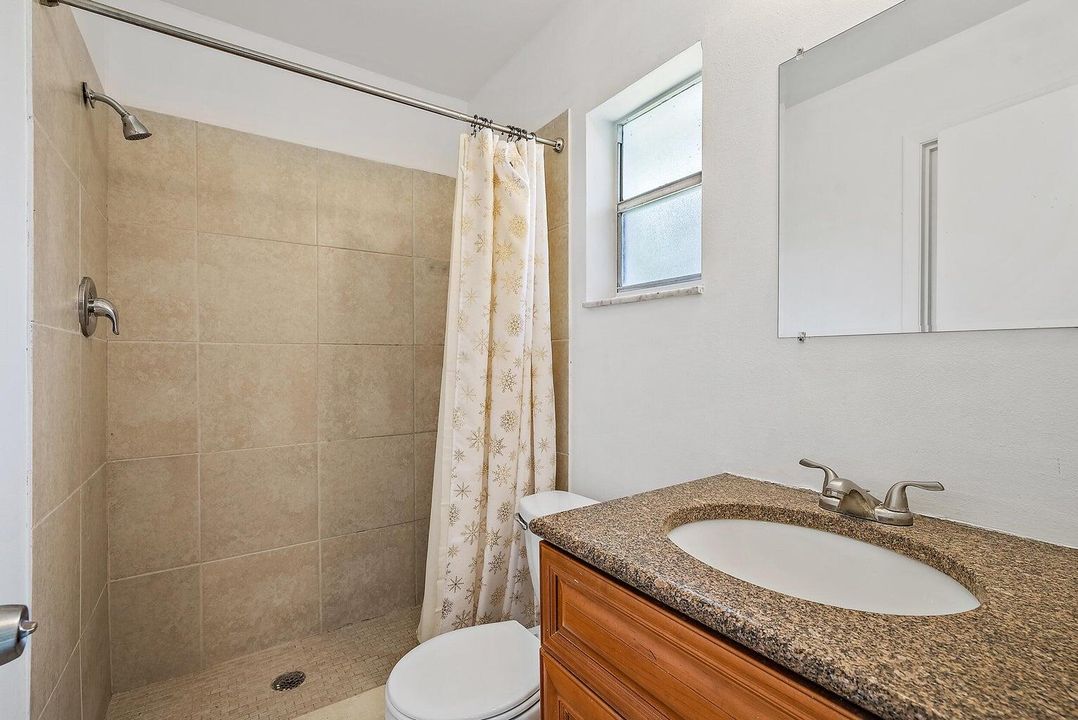 For Sale: $314,900 (2 beds, 2 baths, 932 Square Feet)