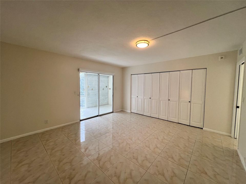 待售: $99,900 (1 贝兹, 1 浴室, 738 平方英尺)