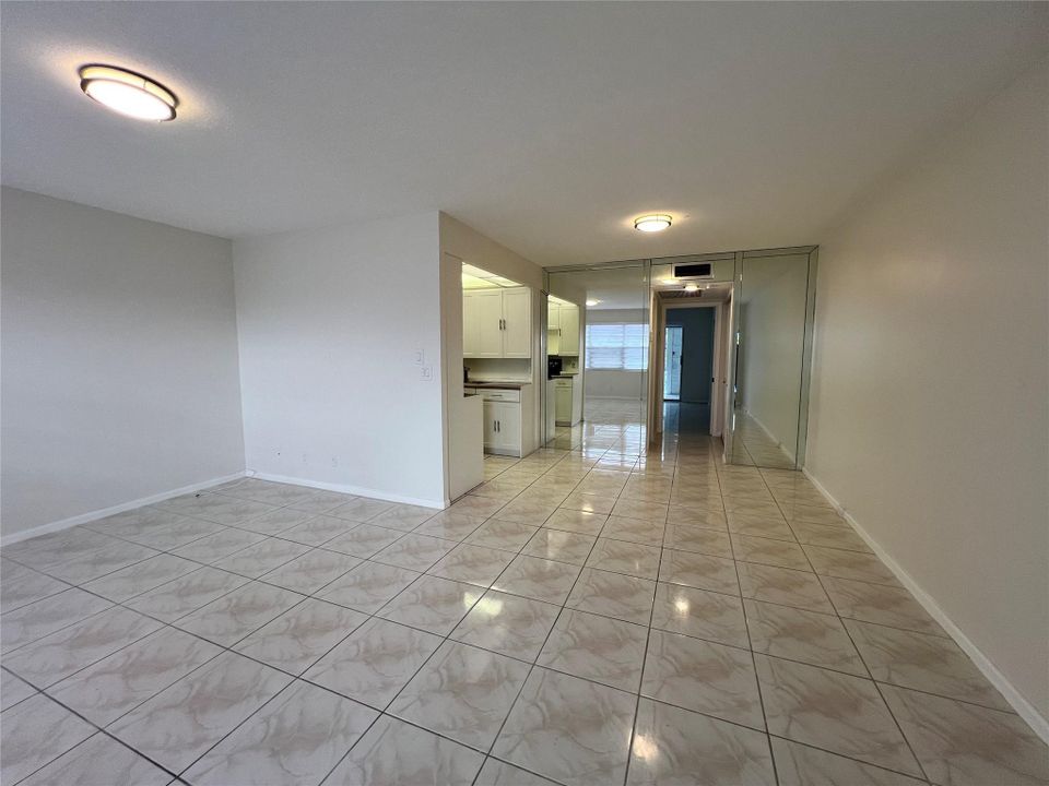 待售: $99,900 (1 贝兹, 1 浴室, 738 平方英尺)