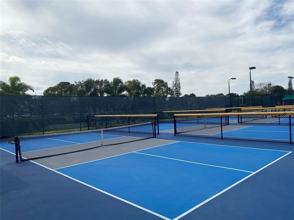 待售: $99,900 (1 贝兹, 1 浴室, 738 平方英尺)