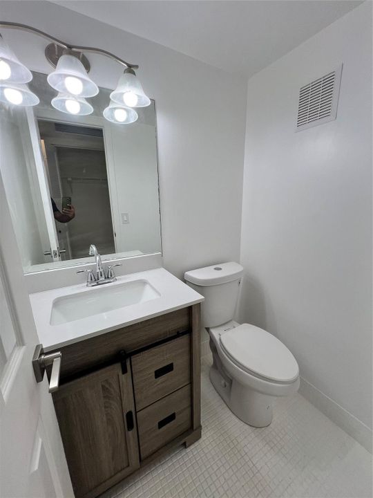 待售: $99,900 (1 贝兹, 1 浴室, 738 平方英尺)