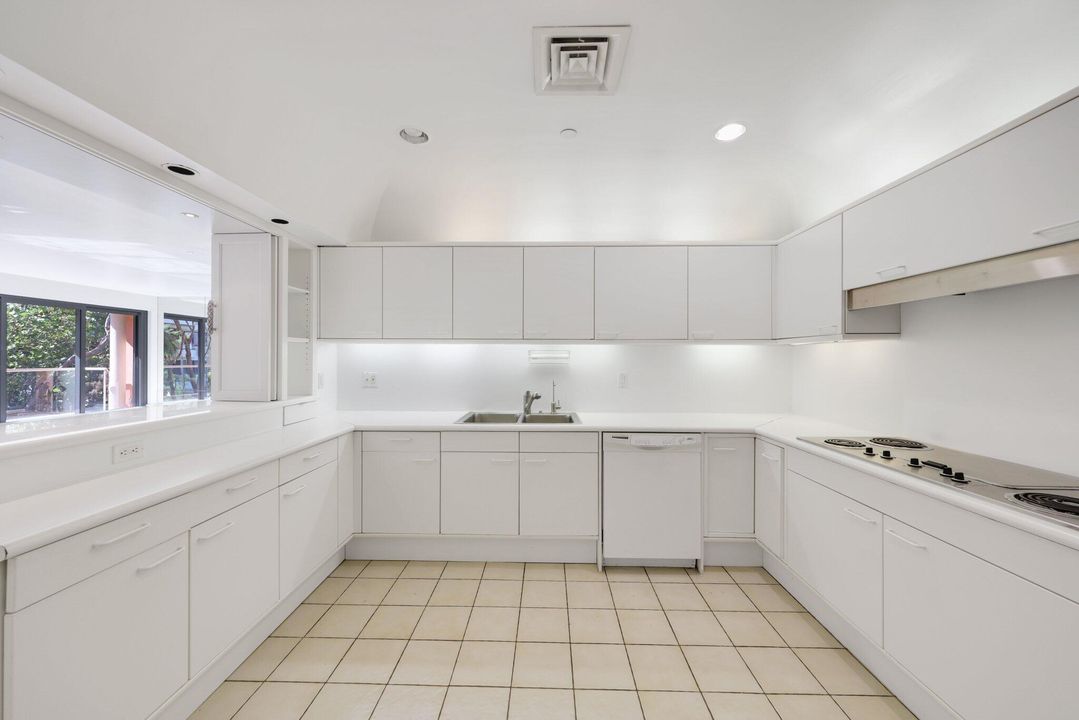 На продажу: $7,500,000 (3 спален, 3 ванн, 3020 Квадратных фут)