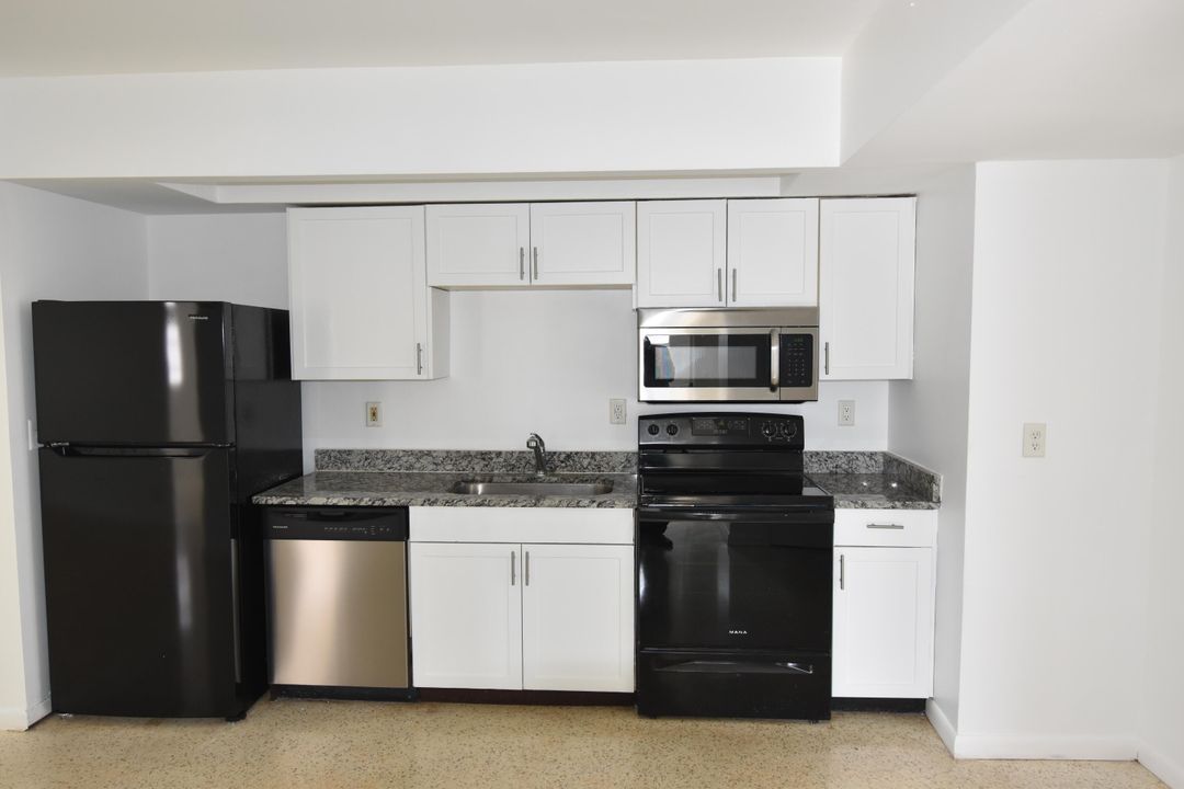 出租: $3,100 (3 贝兹, 2 浴室, 1193 平方英尺)