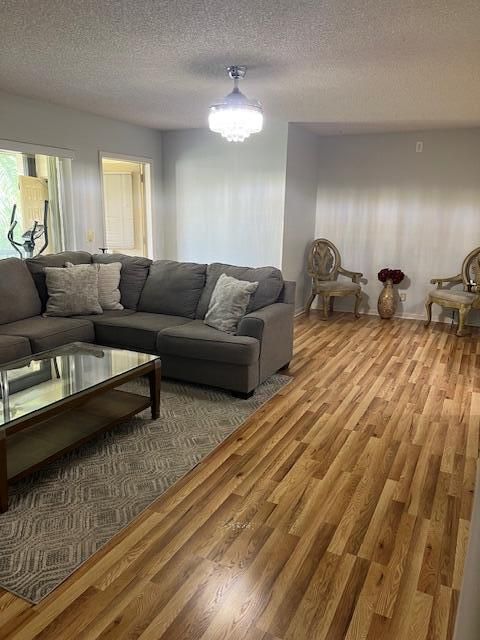 В аренду: $1,700 (2 спален, 1 ванн, 818 Квадратных фут)