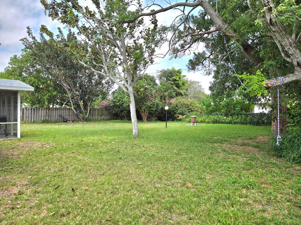 For Sale: $314,900 (2 beds, 2 baths, 932 Square Feet)