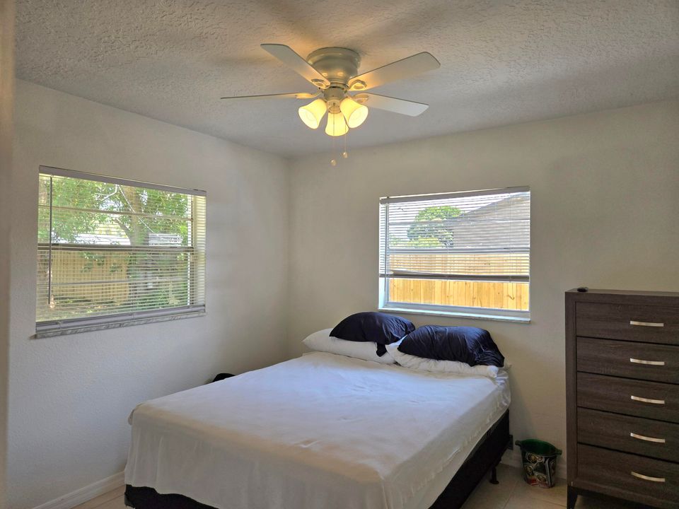 For Sale: $314,900 (2 beds, 2 baths, 932 Square Feet)