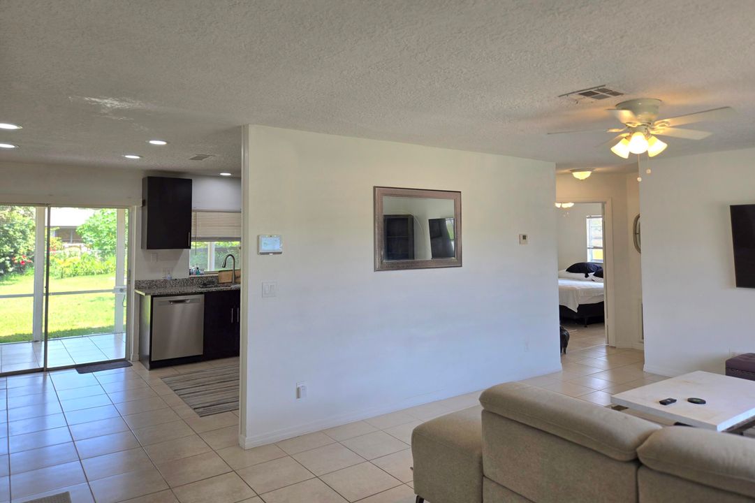 For Sale: $314,900 (2 beds, 2 baths, 932 Square Feet)