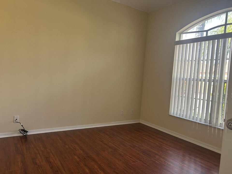 For Rent: $3,400 (4 beds, 2 baths, 1580 Square Feet)