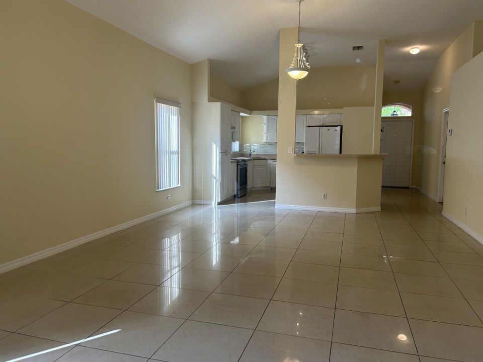 For Rent: $3,400 (4 beds, 2 baths, 1580 Square Feet)