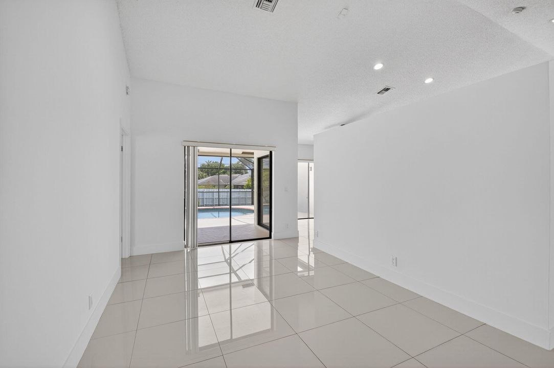 В аренду: $5,000 (4 спален, 2 ванн, 1973 Квадратных фут)