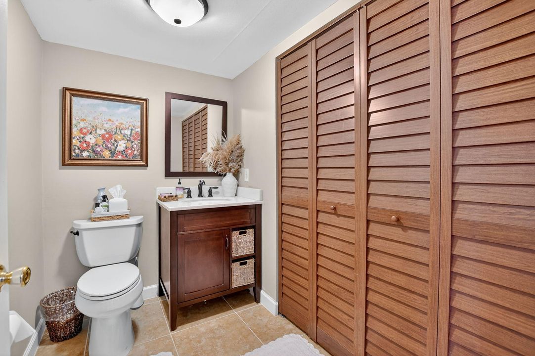 For Sale: $369,000 (2 beds, 2 baths, 1302 Square Feet)