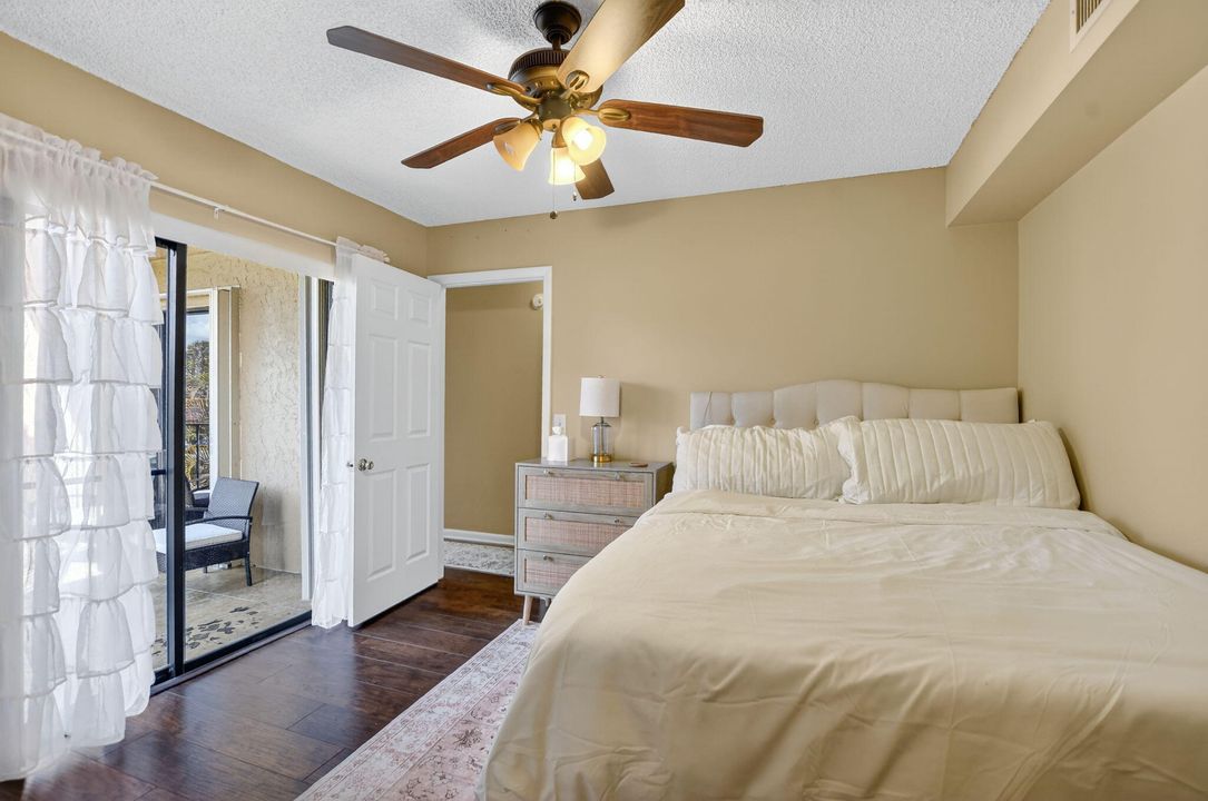 For Sale: $369,000 (2 beds, 2 baths, 1302 Square Feet)