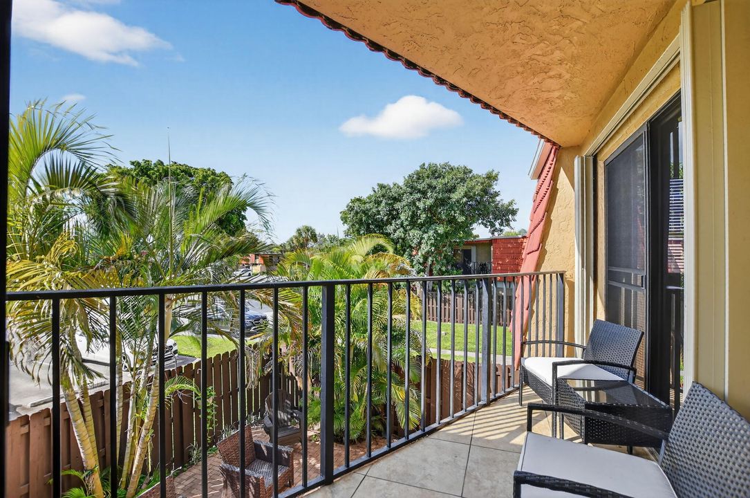 For Sale: $369,000 (2 beds, 2 baths, 1302 Square Feet)