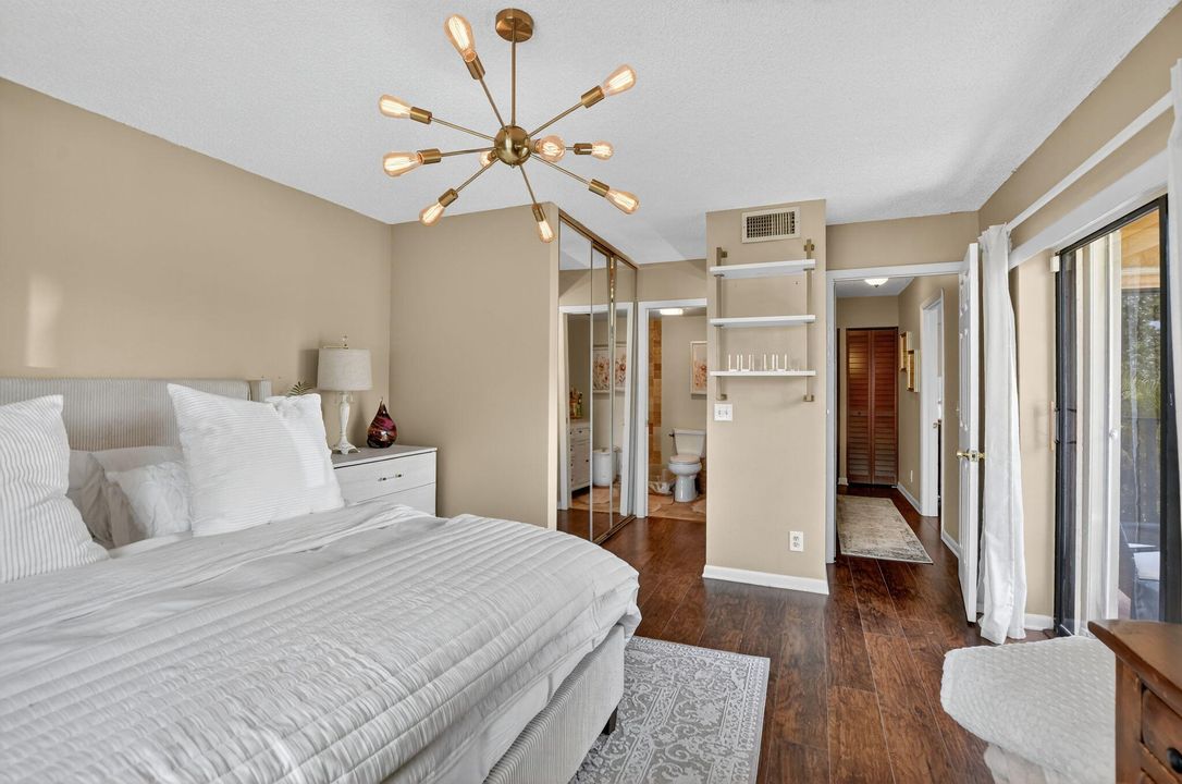 For Sale: $369,000 (2 beds, 2 baths, 1302 Square Feet)