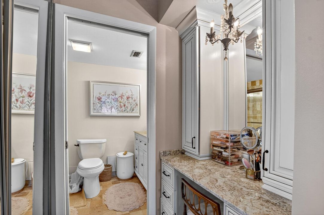 For Sale: $369,000 (2 beds, 2 baths, 1302 Square Feet)