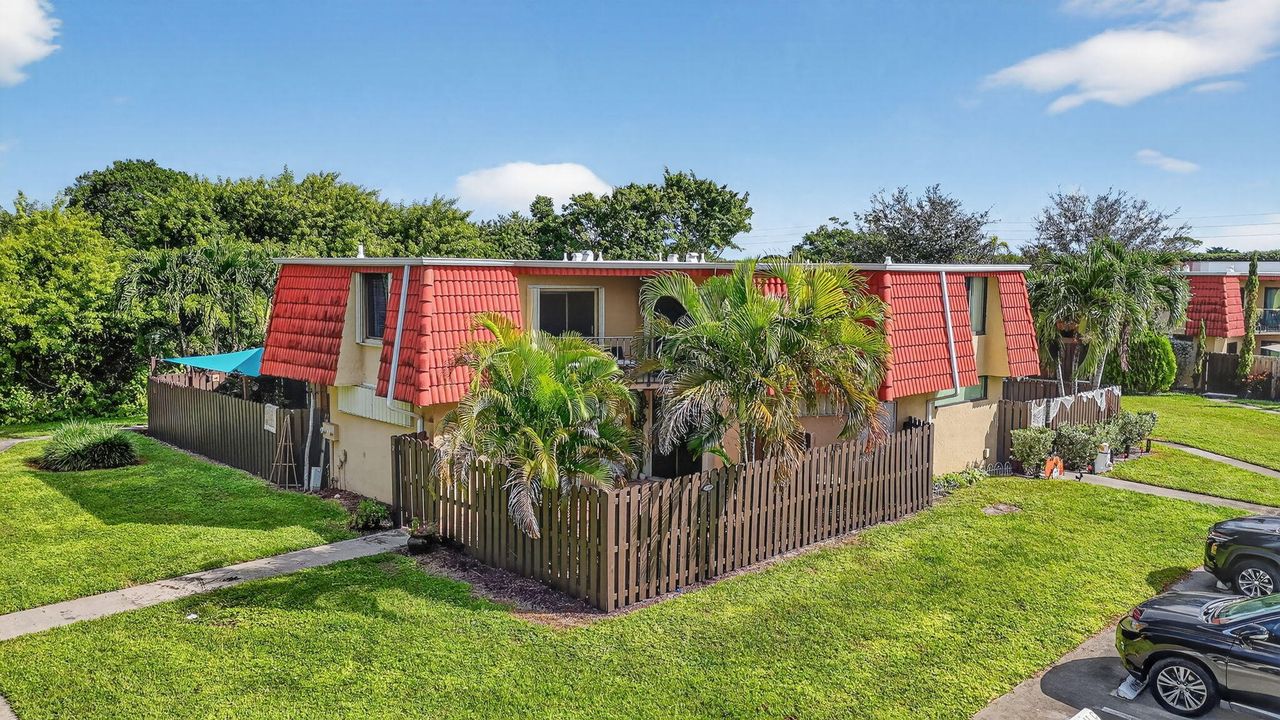 For Sale: $369,000 (2 beds, 2 baths, 1302 Square Feet)