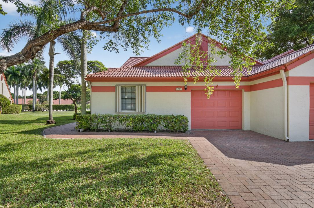 For Sale: $299,000 (2 beds, 2 baths, 1657 Square Feet)