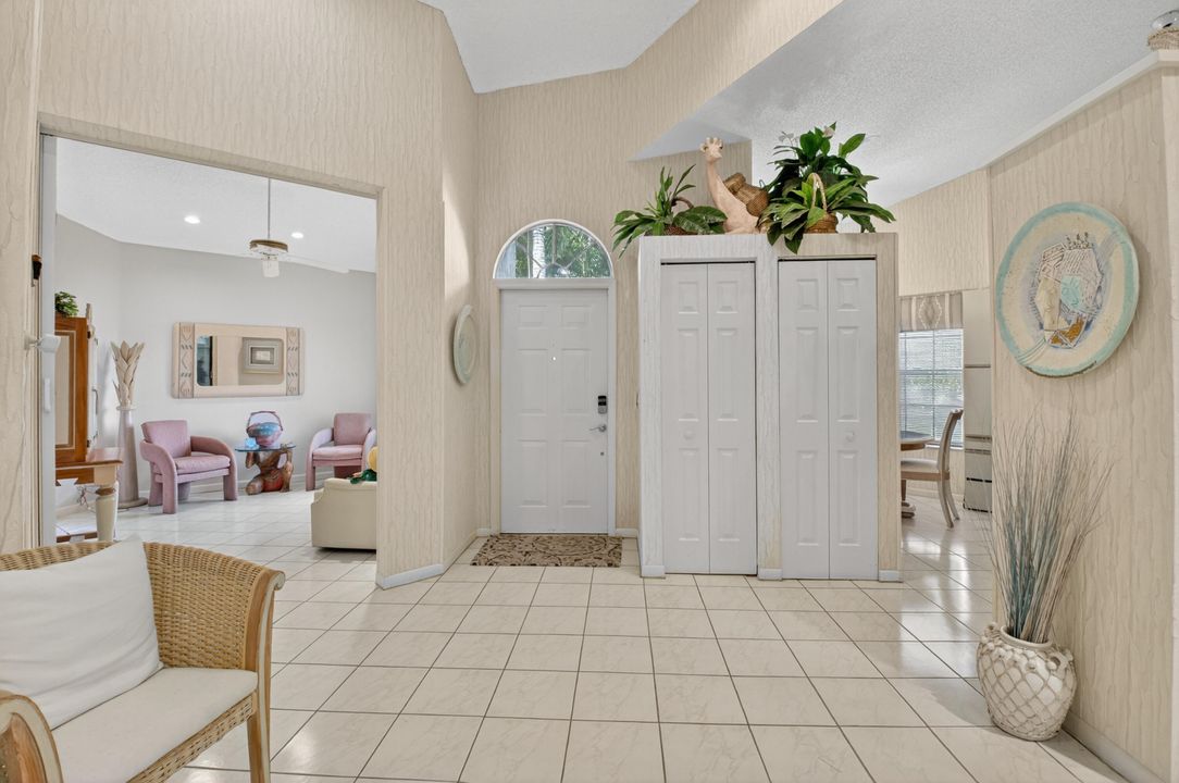 For Sale: $299,000 (2 beds, 2 baths, 1657 Square Feet)