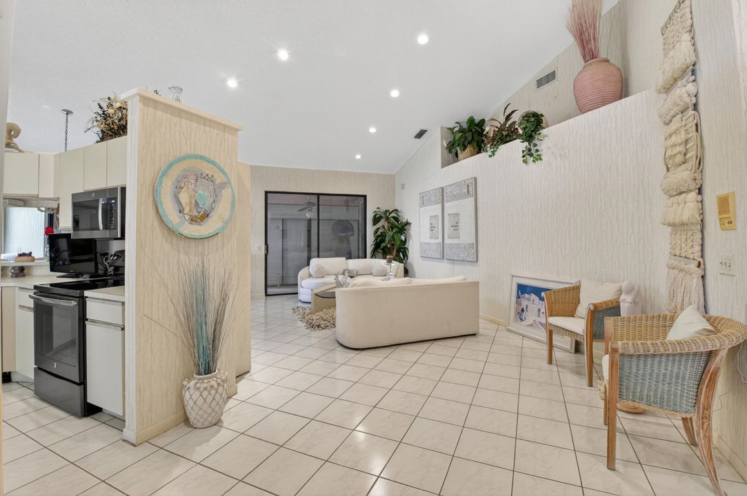 For Sale: $299,000 (2 beds, 2 baths, 1657 Square Feet)