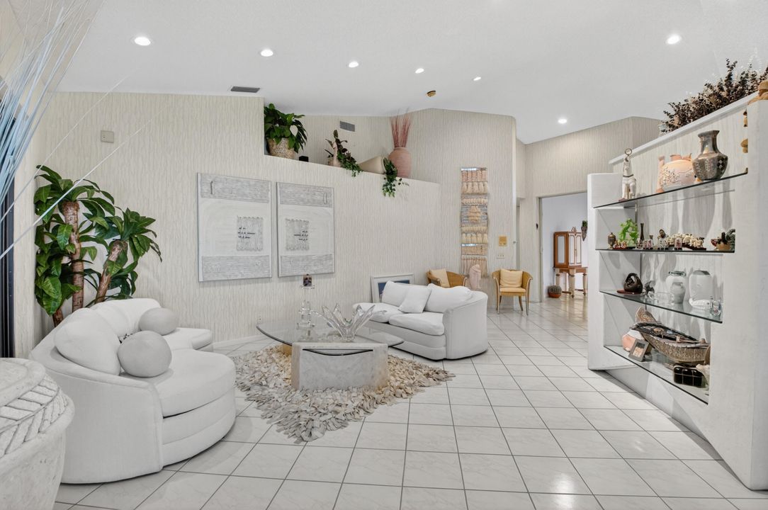 For Sale: $299,000 (2 beds, 2 baths, 1657 Square Feet)