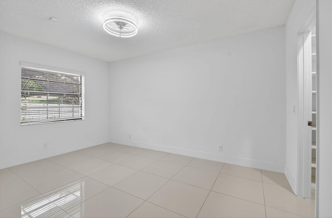 В аренду: $5,000 (4 спален, 2 ванн, 1973 Квадратных фут)